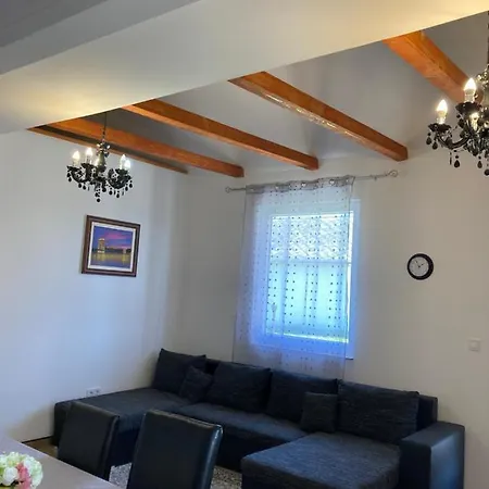 Gyongy Vendeghaz Apartment *